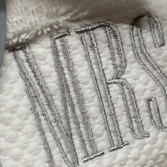 SOPHIA - THE COMFORT OF COTTON- Hand Towel Set - 2- MR. & MRS. EST 2018 🆕 - Picture 7 of 9